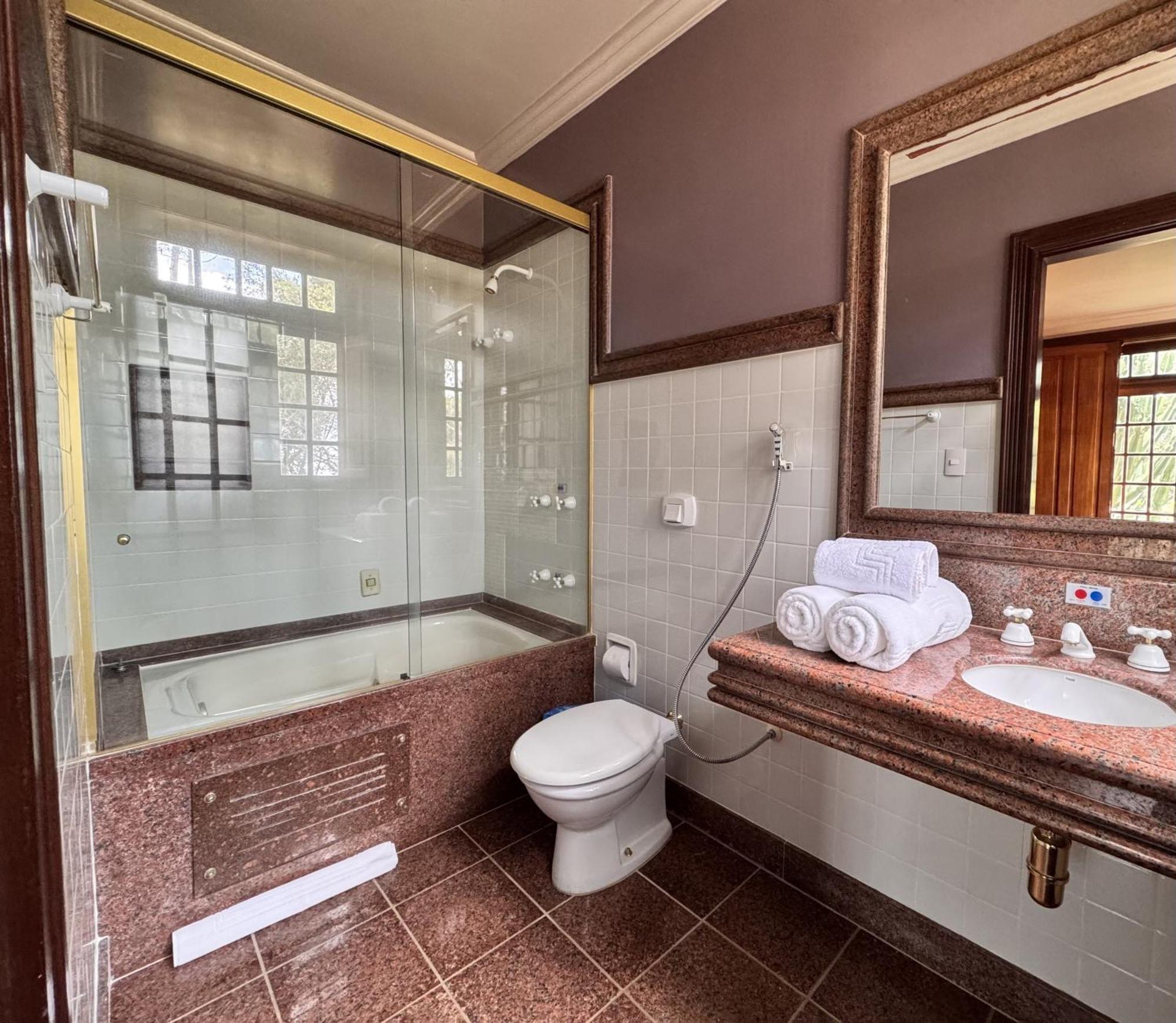 Aroso Paco Hotel Pedra Azul  Εξωτερικό φωτογραφία A bathroom in a hotel